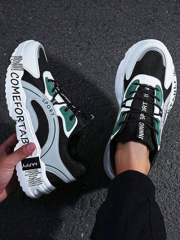 Zapatillas deportivas blancas y negras para hombre: diseño cómodo y uso diario p